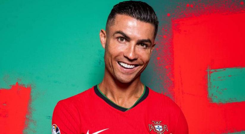 Cristiano Ronaldo összes gyereke egy fotón: a legnagyobb 16, a legkisebb 4 éves