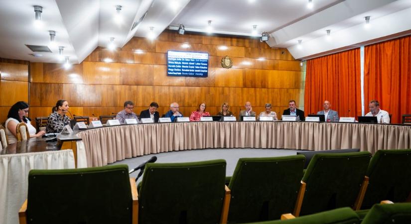 Ezeket a döntéseket hozta a képviselő-testület a májusi ülésen