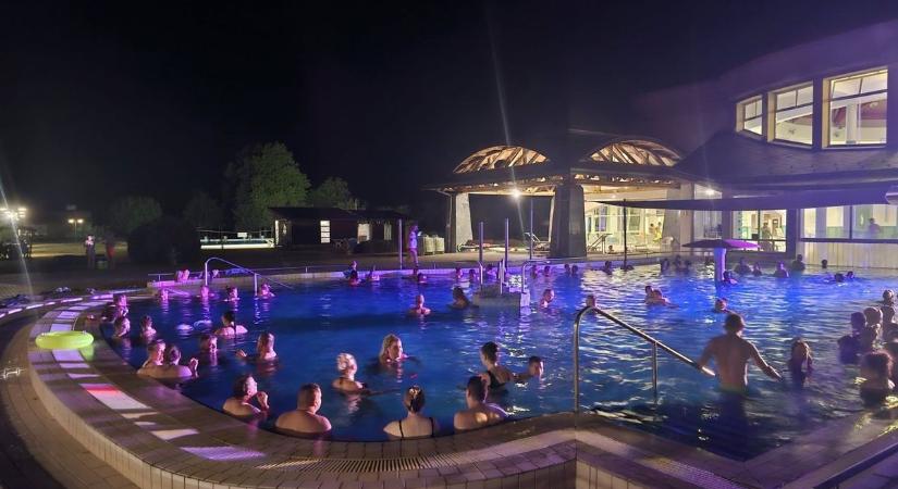 Nyáresti fürdőbállal csalogatnak a Szigetvári Gyógyfürdőbe