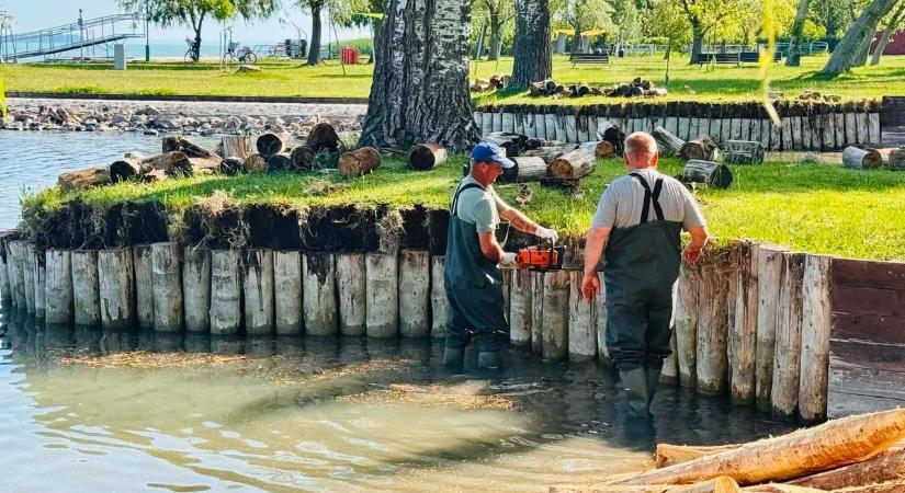 Kánikula ide vagy oda, szépül a balatonszárszói strand