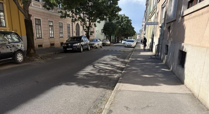 Változás a pécsi belvárosban: sok autó bánta az újítást, bosszúsak a sofőrök (VIDEÓ)
