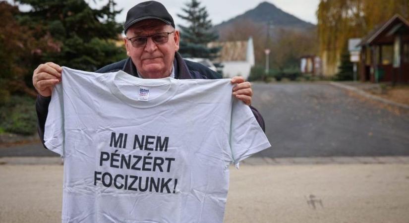 Egy eltűnő futballvilág képei – Hátsó füves kiállítás nyílik Veszprémben ( galéria)