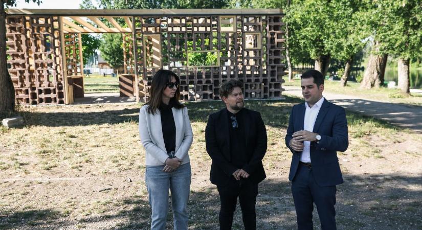 Új Közösségi Grillház és napvitorla az Aranypart II Kultúrstrandján - fotók, videó