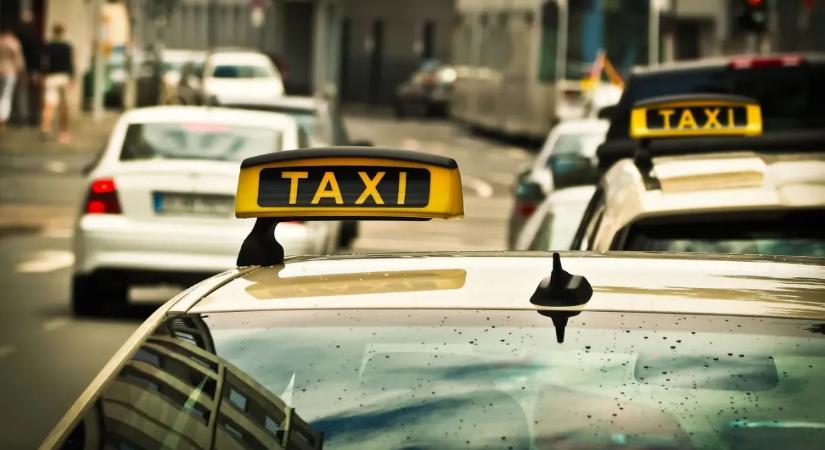 Lecsapott a NAV: Több mint 200 millió forintnyi bevételt titkolt el egy taxis cég