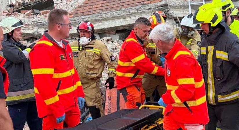 Debreceni tűzoltók is segítettek a székesfehérvári tragédia helyszínén