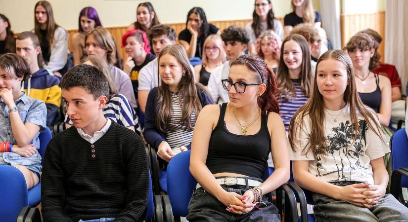 Francia attaséval beszélgettek a győri diákok