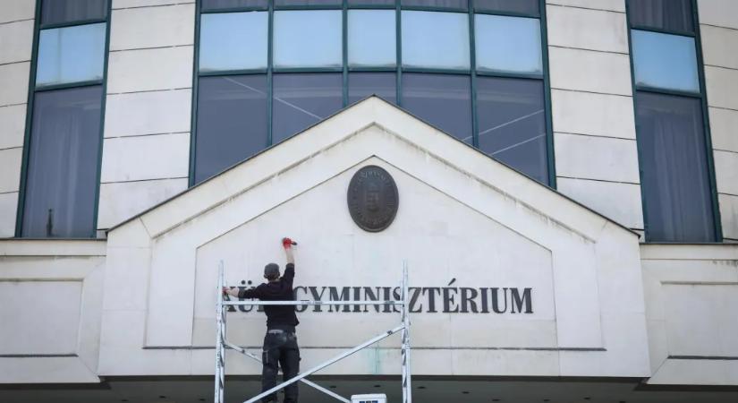 Nagyon másként értelmezi a kormány és az érintett munkatársak a Külügyminisztériumban zajló felmondási hullámot