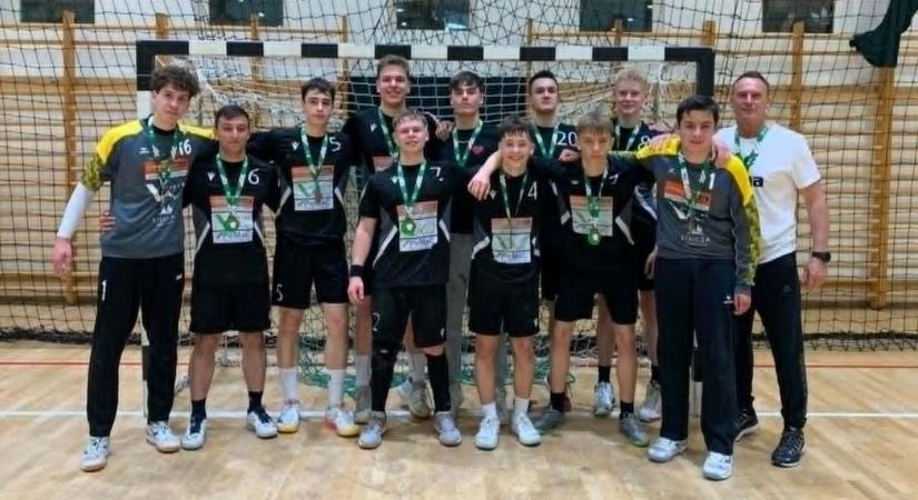 Villantak a fiatalok: Közel volt a dobogó az élvonalban, meg lett a bronz az alsóbb osztályban