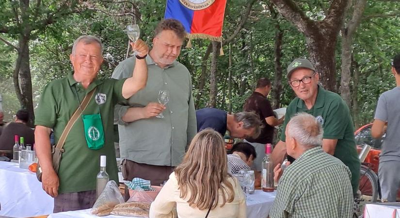 Nem mindennapi vendégek érkeztek a borrendek találkozójára videó, galéria