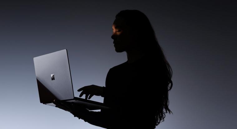 A MacBook Pro nyomába ered a Microsoft új, prémium kategóriás laptopja