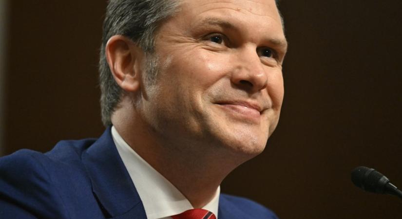 A Pentagon arra hivatkozva tiltja ki az újságírókat a sajtóirodájából, hogy az minősített terület