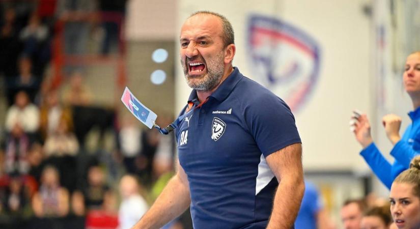 Romániában folytatja a legutóbb Mosonmagyaróváron dolgozó sztáredző