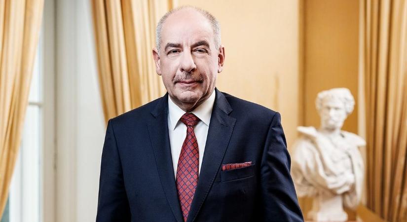 Sulyok Tamás: Fenyegetéseken nem alapulhat demokrácia, nincs helye a lemondásomnak