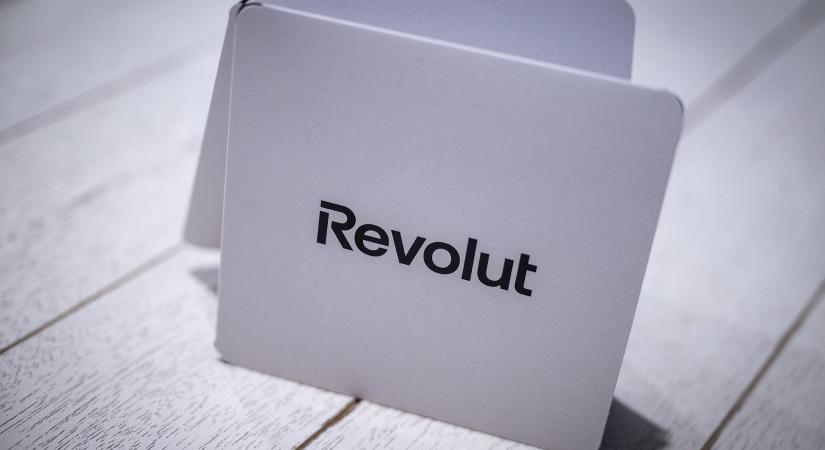 Visszavonulót fúj a Revolut: jegelik az átutalások tranzakciós díját egy időre