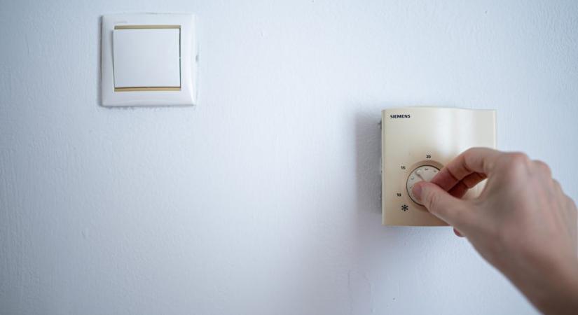 Fura tétel az energiaszámlákon: mutatjuk, kikkel fizettethetik meg ezt a köztehernek tűnő díjat