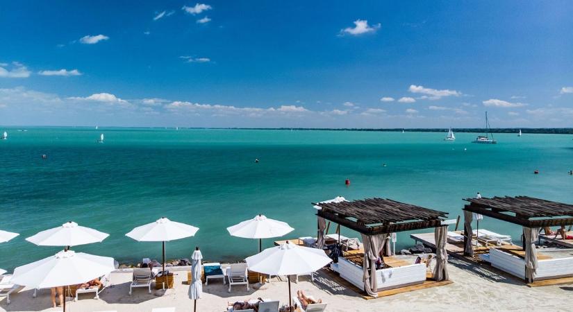 Megnéztük, mennyibe kerül a luxizás a Balatonnál