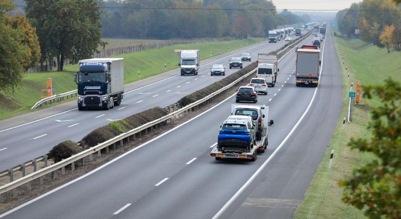 Fontos felhajtó készült el az M1-es autópályán, birtokba is vehették a közlekedők