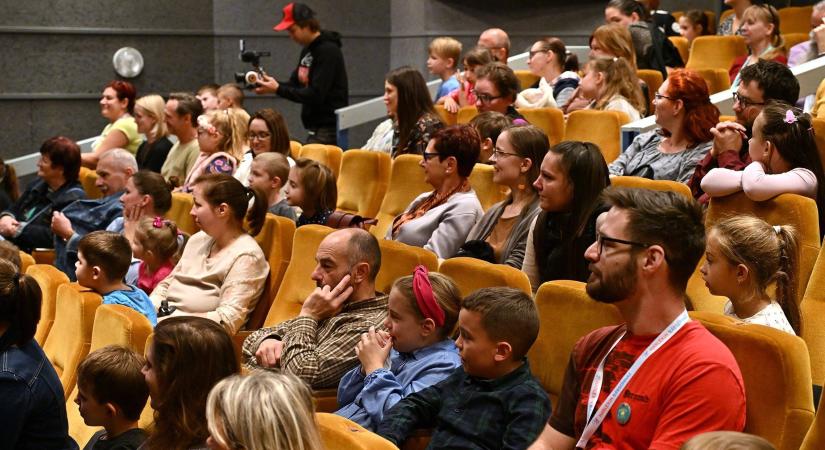 Különleges bemutatókkal készül a Harlekin Bábszínház a 2026–2027-es évadra
