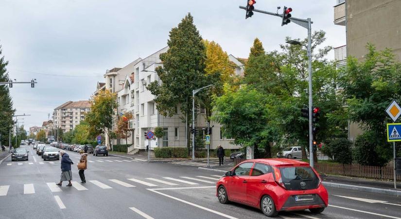 Nyáron élesítik a sepsiszentgyörgyi okoslámpa-rendszert – Zöldhullám vagy torlódás?