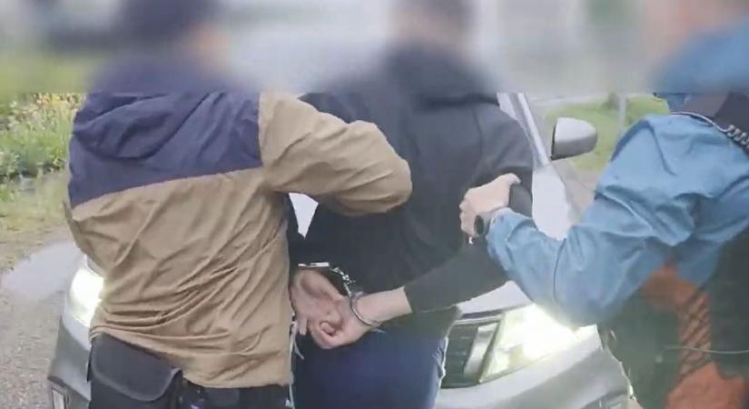 Hiába bujkált, levadászták a szökésben lévő emberkereskedőt Szabolcsban – videón az elfogás!