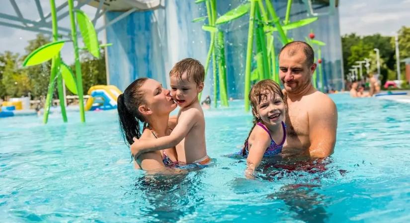 Újabb termálstrandok nyitnak meg itthon – ennyibe kerülhet idén a fürdőzés