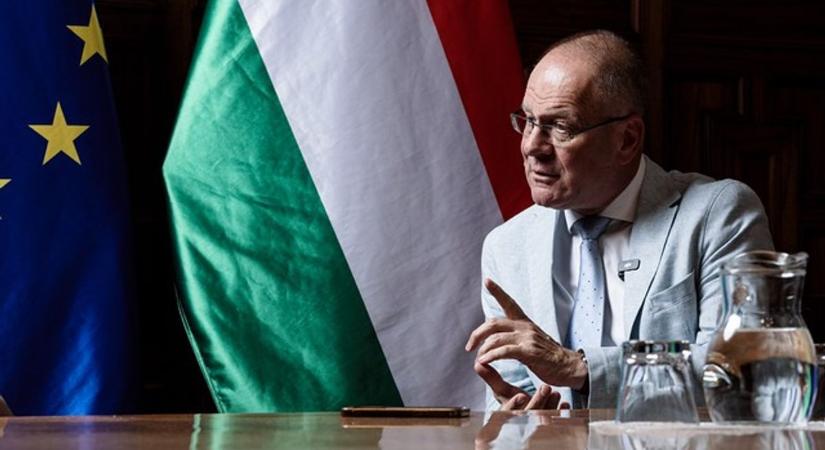 Visszatért Navracsics Tibor, üzent a vidékfejlesztési miniszternek