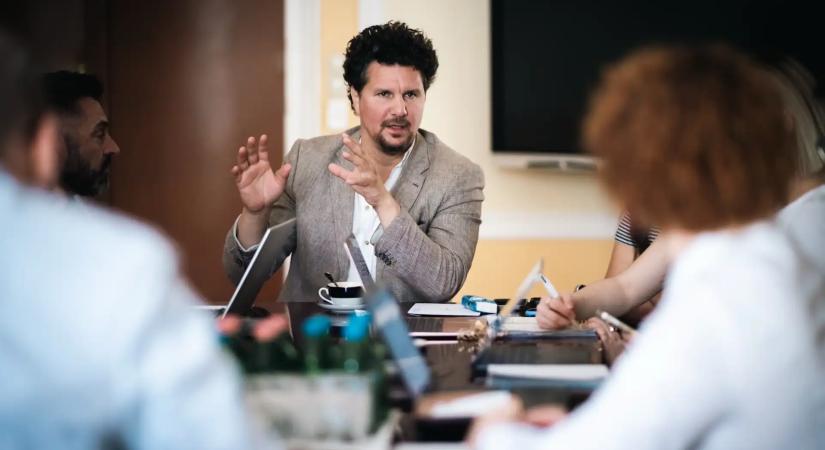Államtitkári kinevezés után is játszik Nagy Ervin, de csak egy darabban