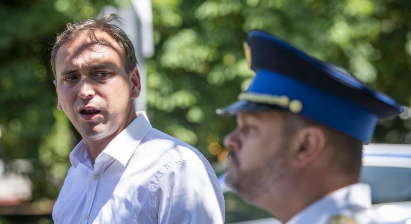 Beindult a razzia, Őrsi Gergely otthonában és a II. kerületi polgármesteri hivatalban is tartottak házkutatást