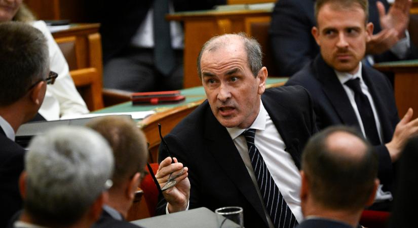 A szívhangrendeletről részletesen is állást foglalt Hegedűs Zsolt miniszter a parlamenti szócsata után
