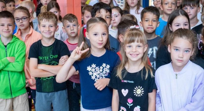 Sporteszközökkel jutalmazták a legtöbb kilométert gyűjtő iskolát