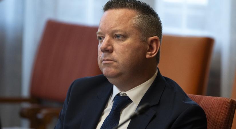 A belügyminiszter leváltotta a katasztrófavédelem és a büntetés-végrehajtás vezetőit