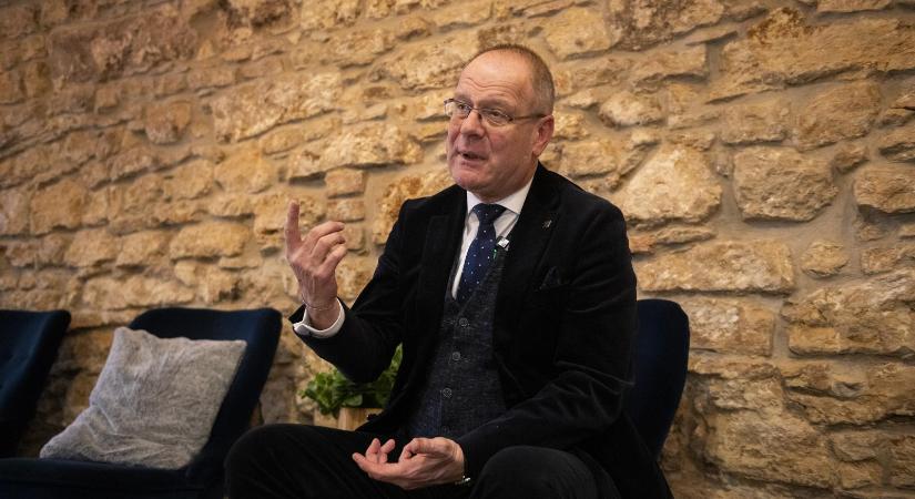 Navracsics Tibor reagált a Népszava interjújára, ő csak nonstop polgármestereket ismer