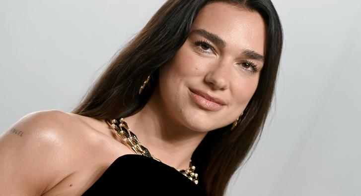 Dua Lipa esküvői fotói letarolták az Instagramot, mindenki a menyasszonyi ruhájáról beszél