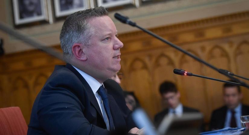 Pósfai Gábor leváltotta a katasztrófavédelem és büntetés-végrehajtás vezetőjét