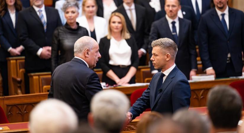 A Fidesz Magyar Péternek: Uralkodjon magán!
