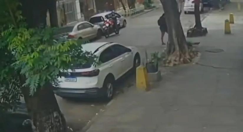 Sokkoló videó: egy pillanat alatt eltűnt a föld alatt a nő