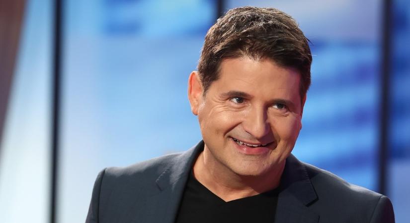 Nem hiszed el, mit kapott gyereknapra Hajdú Péter kisfia (videó)