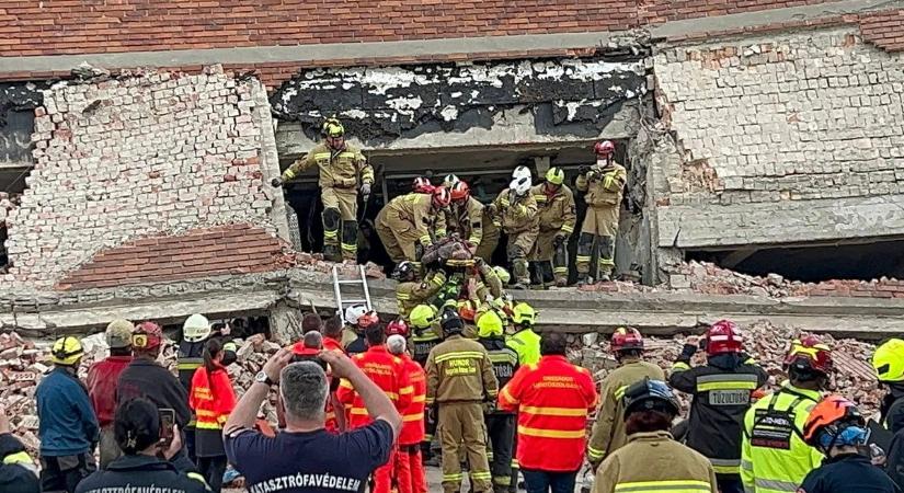 Versenyt futottak az idővel: szinte fénysebességgel indultak Székesfehérvárra a veszprémi kutató-mentők helyszíni fotók, videó