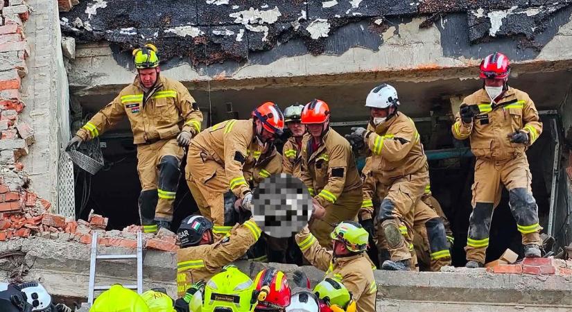 Székesfehérvári házomlás: csak a rokonai tudták, hogy a férfi bement a lezárt csarnokba, közvetlen közelről nézték végig, ahogy betemeti az épület
