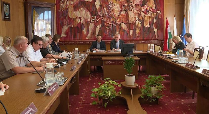 Új biciklitároló, iskolafelújítás és múzeumigazgató: fontos döntéseket hoztak Hatvanban