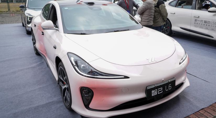 Eldőlt: hatalmas kínai autógyárat bukott Magyarország, máshová megy a BYD vetélytársa