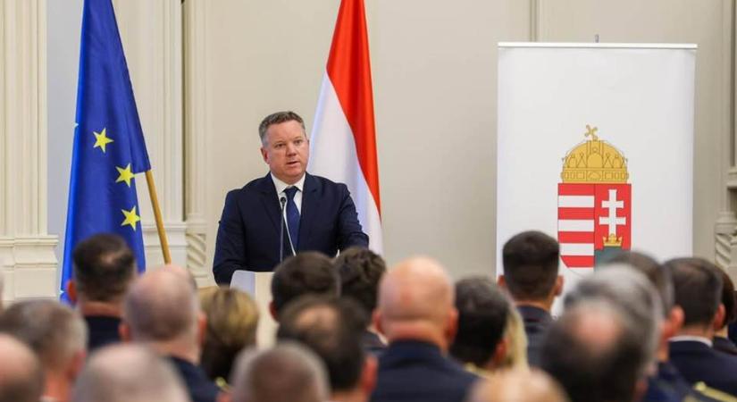 Pósfai Gábor belügyminiszter azonnali hatállyal leváltotta a katasztrófavédelem és a büntetés-végrehajtás vezetőjét