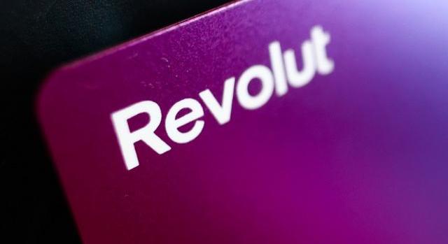 Megszünteti a Revolut a tranzakciós díjat: ők járnak jól a döntéssel