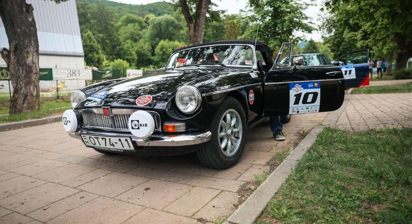 Veterán autók rallyiztak a Bükkben  galéria