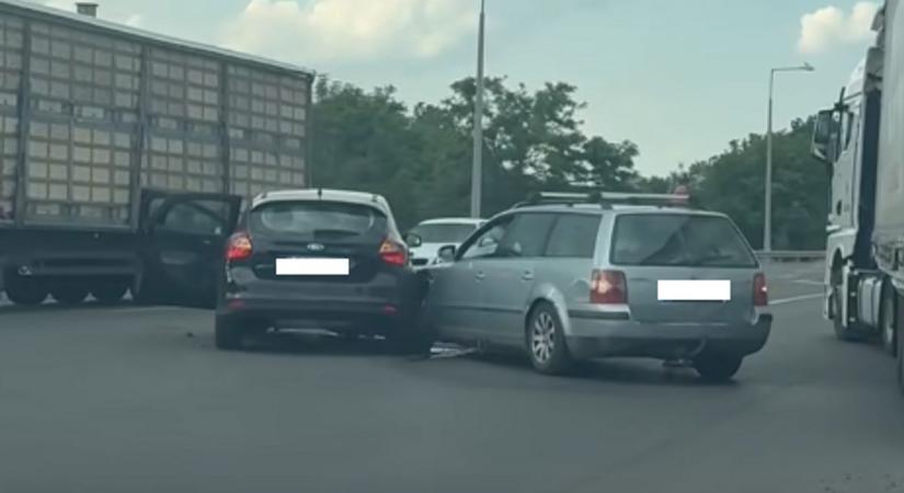 Karambol a 4-esen! Rohantak az újfehértói tűzoltók, mentő is érkezett!
