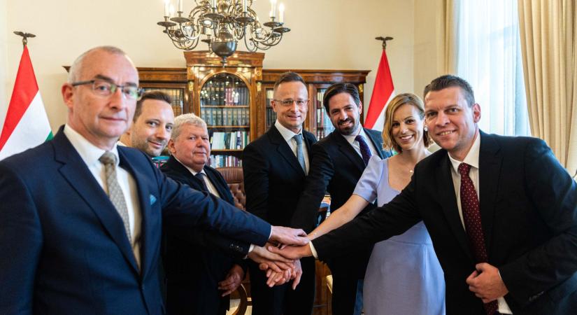 "Tisztítótűz" a Külügyminisztériumban: elbocsátják Szijjártó Péter bizalmasait