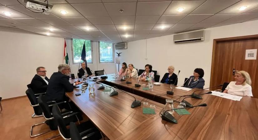 Az Országos Egészségbiztosítási Pénztár veszi át az egyedi gyógyszerkérelmeket elbíráló alapítvány fő feladatait