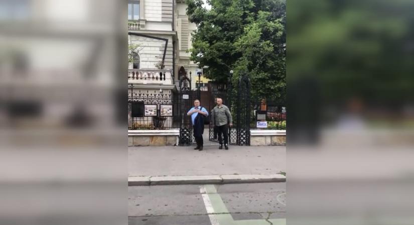 Orbán Viktor Mészáros Lőrinc Andrássy úti villájában járt, Szabó Bálint fotózta le