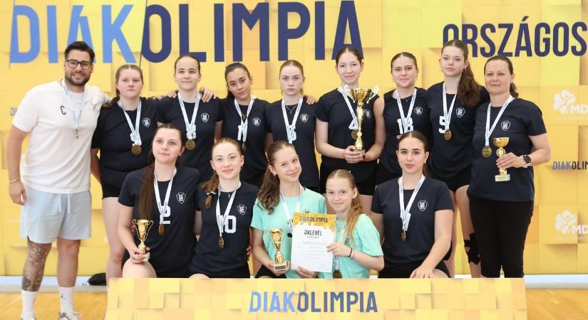Diákolimpiai bajnokok a kaposvári gimnázium leány röplabdásai