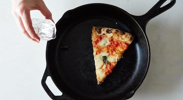 Hogyan melegítsd újra a maradék pizzaszeletet – A nap képe